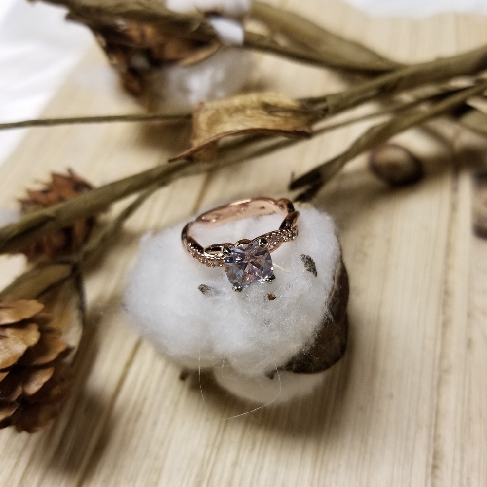 🚨🚨HOST PICK🚨🚨BEAUTIFUL!! Round Rose Gold & Silver ring with CZ's💍💍 - Picture 10 of 11